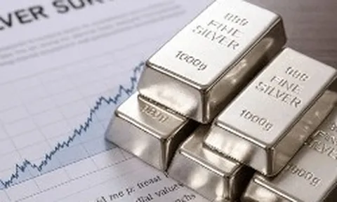 Quỹ bạc lớn nhất thế giới bất ngờ gom hơn 100 tấn bạc trong một phiên