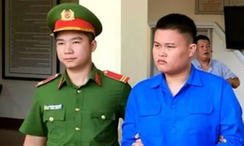 Cự cãi sau trận đá gà, nam thanh niên mang bom xăng tìm đối thủ để tấn công