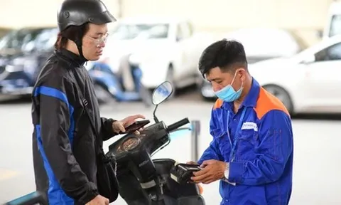 Giảm giá xăng từ 15h ngày 13-8, E10RON95 còn hơn 22.100 đồng/lít