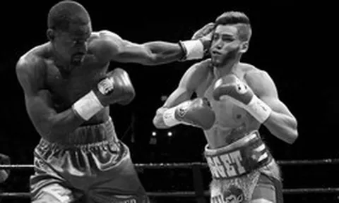 Dính đòn nặng vào đầu, võ sĩ boxing nổi tiếng qua đời sau 11 năm