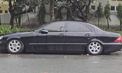 Tìm chủ nhân chiếc Mercedes biển đẹp nằm bất động nhiều tháng gần sân bay Tân Sơn Nhất