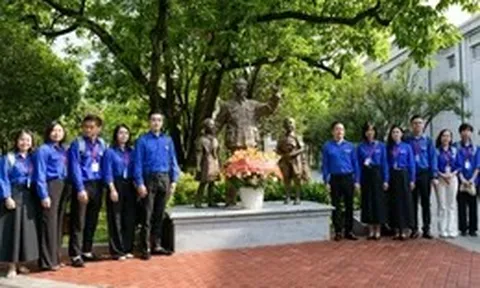 100 giáo viên, sinh viên Việt Nam thăm Khu học xá Trung ương tại Nam Ninh, Trung Quốc