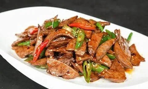 Người đàn ông suy gan cấp sau khi ăn gan lợn