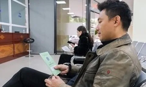 Gánh nặng U50 'bánh mì kẹp': Trên vai là cha mẹ, trước mặt là con cái