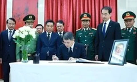 Thủ tướng Lê Minh Hưng viếng nguyên Thủ tướng Trung Quốc Chu Dung Cơ