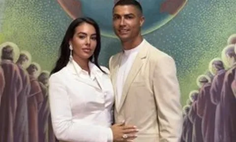 Lý do vợ chồng Ronaldo chọn nhẫn cưới giản dị