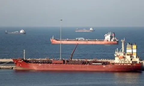 Iran dần mất thế kiểm soát tại eo biển Hormuz trước Mỹ?