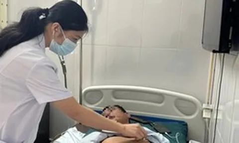 Người đàn ông suýt liệt tay chân vì nhầm hạ kali với hạ canxi