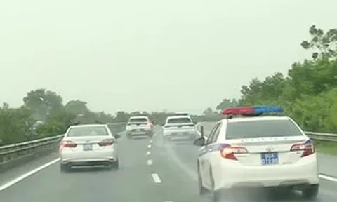 Thi bằng lái ô tô thêm nội dung về làn vượt xe: Hướng dẫn từ CSGT