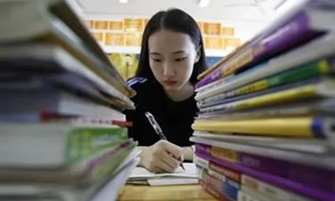 Viết vội vàng mấy chữ, thí sinh học giỏi bị chấm 0 điểm, giám khảo cùng nhà trường nhận đơn phúc khảo đã xem kỹ và tuyên bố lý do