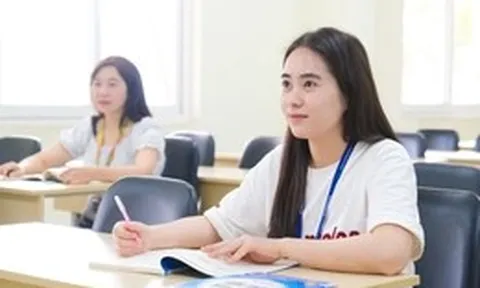 Tan ca không vội nghỉ, công nhân học tiếng Hàn, tiếng Trung, đầu tư cho tương lai