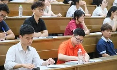Bàn ghế có loại hơn 20 năm chưa thay, Bộ GD-ĐT yêu cầu rà soát, xếp bàn ghế theo chiều cao học sinh