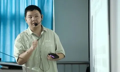 ‘Thần đồng Toán học’ 5 tuổi đã học xong Tiểu học, 12 tuổi là tân sinh viên, hiện ở tuổi 29 đang làm công việc gì và tuyên bố thẳng về 2 chữ 'hạnh phúc'?