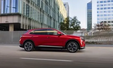 So sánh thẳng với Mercedes-Benz GLC 300, chủ xe VinFast VF 8 lần đầu bóc tách về 4 ghế, khả năng cách âm và nói thật chi phí vận hành