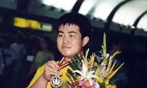 Thiên tài Toán học từng khiến cả đất nước tự hào, nhưng không tốt nghiệp đại học: Hơn 20 năm sau đang làm gì và nói thẳng lý do khiến mình 'sa ngã'?