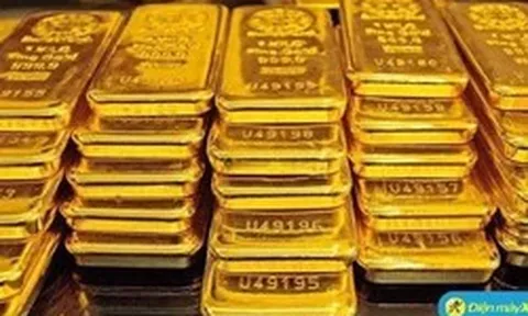 Giá vàng tăng vọt, quỹ vàng lớn nhất thế giới không ngừng "gom hàng"