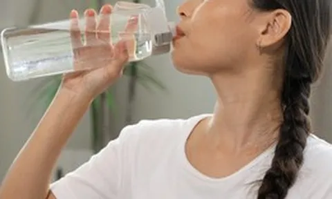 Chỉ uống nước 15 ngày để giảm cân, người phụ nữ mang di chứng suốt đời