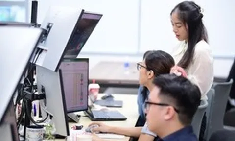 Các ngân hàng bất ngờ lãi lớn từ dịch vụ, khối tư nhân áp đảo khối Nhà nước
