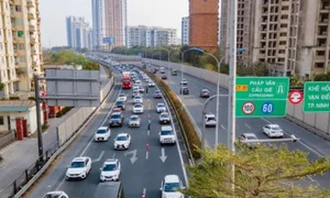 Xử phạt lỗi không giữ khoảng cách trên cao tốc: Đi cách bao nhiêu mét thì đúng luật?