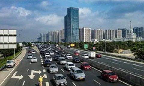 Dự báo lượng xe tăng đột biến 5 ngày nghỉ lễ, cần lưu ý gì trước khi di chuyển?