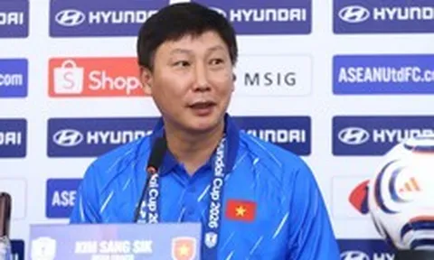 Quá nhiều người gọi điện nhờ mua vé, HLV Kim Sang-sik không dám nghe điện thoại