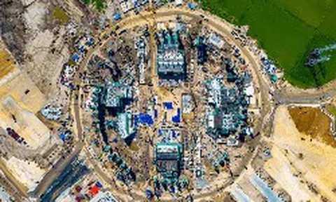 Tỷ phú Phạm Nhật Vượng đang góp sức xây 2 SVĐ quy mô chưa từng có cho các cầu thủ Việt Nam: Một sân 135.000 chỗ lớn gấp 3 lần sân Mỹ Đình, một sân 60.000 chỗ, cùng đạt chuẩn FIFA