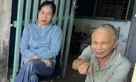 Thấy đoàn kiểm tra tới, 'thần y' thách bác sĩ: 'Ông nằm lên đây tôi chữa, biết bệnh gì luôn'