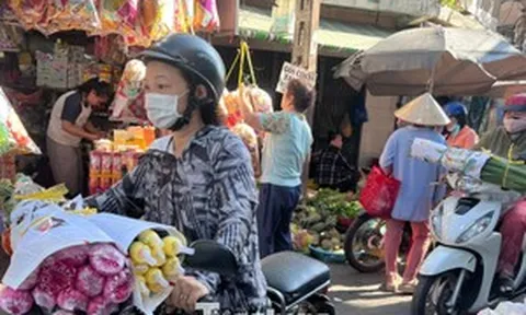 Thị trường rằm tháng Bảy: Đồ chay làm sẵn đắt như tôm tươi