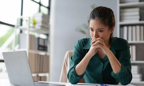 Tuổi 40: Lo lắng cho tương lai dù “đang ổn” hiện tại