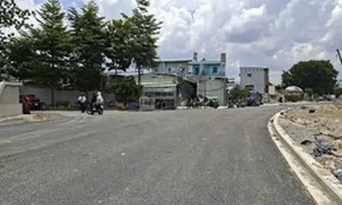 Trường đại học tháo rào chắn đường ven rạch Xuyên Tâm