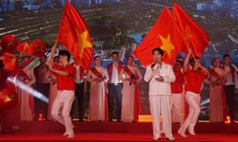 ‘Mùa thu độc lập’ bừng sáng bên hồ Gươm đêm Quốc khánh
