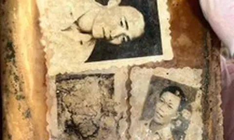 Phát hiện album ảnh gần như nguyên vẹn dưới mộ liệt sĩ ở Đà Nẵng