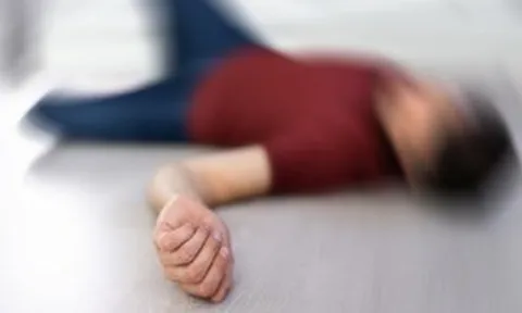 Người đàn ông 54 tuổi tử vong khi đang tắm, bác sĩ chỉ thẳng thói quen "cực độc" ít ai ngờ