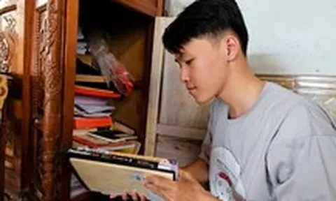 Bước chân đi khuyết tật, không cha và vắng mẹ, 3 lần HS giỏi tỉnh Quảng Trị, đậu ĐH Ngoại thương