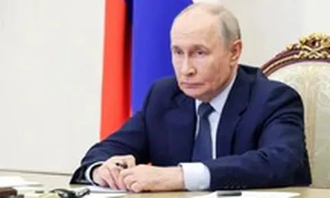 Ông Putin bất ngờ ra lệnh tạm ngừng tấn công Kiev