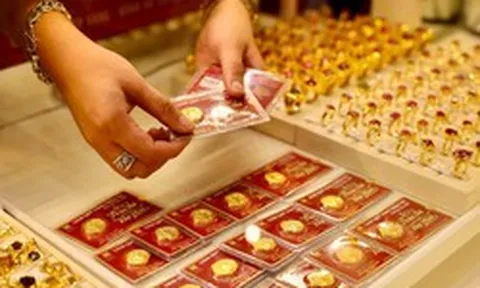 Tối 4/9, giá vàng lao dốc mạnh sau khi số liệu quan trọng tại Mỹ được công bố