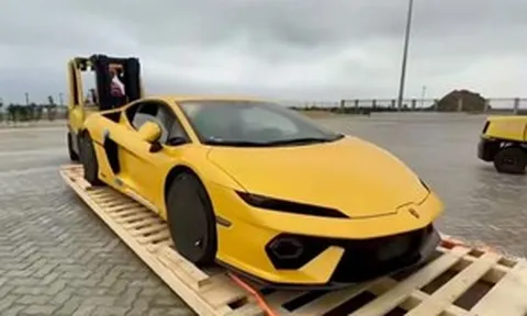 Doanh nhân Nguyễn Quốc Cường 'khoe' siêu xe Lamborghini Temerario đầu tiên về Việt Nam