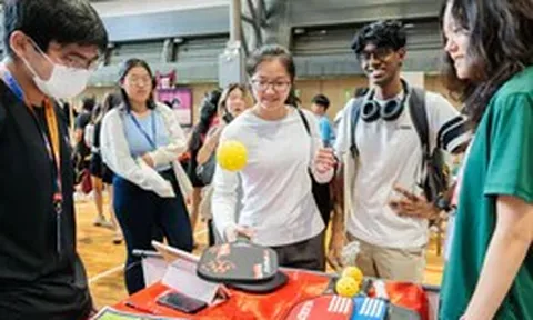 Trường lớp Việt Nam ngày càng tốt, học sinh có cần đi du học?