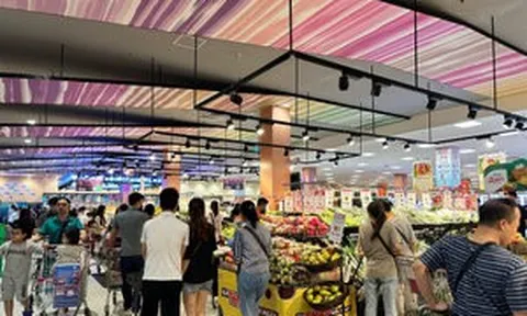 Bán lẻ hàng hóa và tiêu dùng 8 tháng vượt 5,2 triệu tỷ đồng: Người Việt đang mạnh tay chi tiền cho ngành nào?