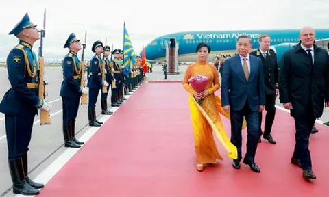 Nga diễu binh tại sân bay, chào đón Tổng Bí thư, Chủ tịch nước Tô Lâm và Phu nhân