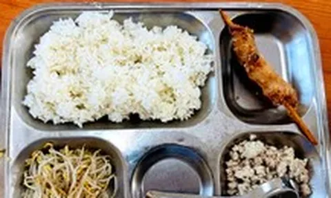 Suất ăn bán trú 40.000 đồng nhưng lèo tèo ít giá đỗ và thịt băm, lãnh đạo Hà Nội chỉ đạo kiểm tra