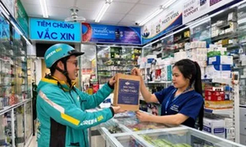 Green SM của tỷ phú Phạm Nhật Vượng bắt tay hệ thống nhà thuốc lớn bậc nhất Việt Nam: Giao thuốc bằng xe máy điện tại 19 tỉnh thành, triển khai tại hơn 1.500 điểm