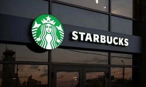 Không cho khách trả tiền mặt, Starbucks nói gì?