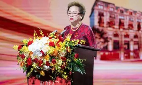 Chân dung Madam Nga - nữ tướng đứng sau BRG và SeABank vừa được Chủ tịch Quốc hội trao danh hiệu Anh hùng Lao động