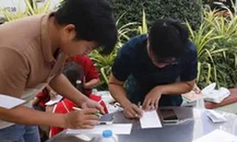 Thiếu sách giáo khoa: Cần thay đổi cách đặt hàng và phân phối sách