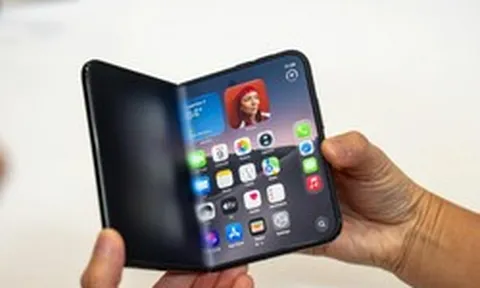 Cầm 100 triệu đồng, chọn mua iPhone Duo hay sắm ô tô điện VinFast?