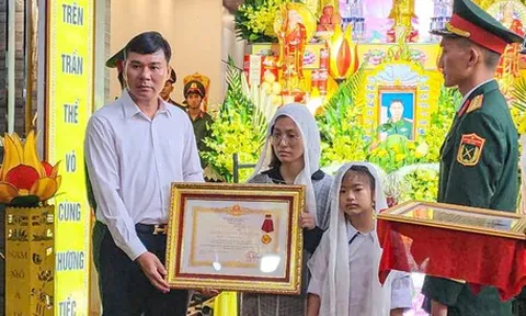Chủ tịch nước truy tặng Huân chương Dũng cảm đối với Trung tá Trần Văn Tùng