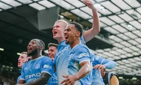 Haaland là cơn ác mộng của Man United, 10 người Man City 'đánh sập' Old Trafford