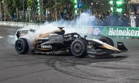 'Xe đua F1' APXGP xuất hiện ở Việt Nam, có màn đốt lốp cực cháy