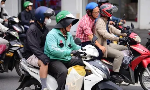 Tài xế công nghệ kể góc khuất đằng sau thu nhập 15 triệu đồng/tháng